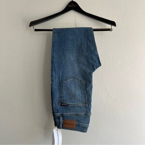Calvin Klein High Rise Straight Denim Jeans Medium Wash Raw Hem Women’s Size 28